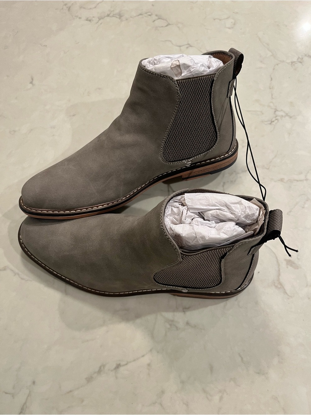 Steve Madden Men's Gray Suede Chelsea Boots - Sleek Slip-On Ankle Boot NWT